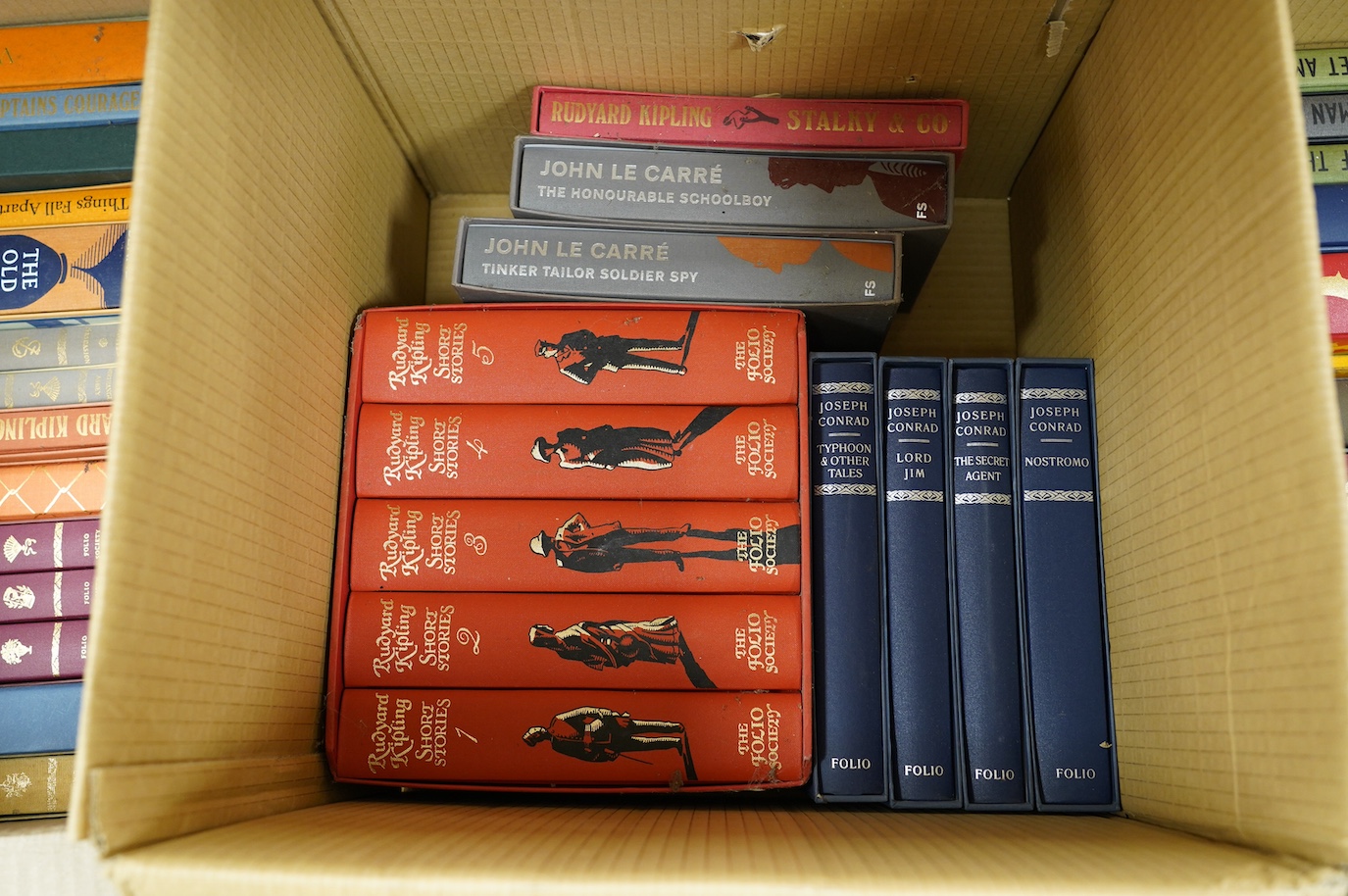 A large quantity of various Folio Society books. Condition - varies